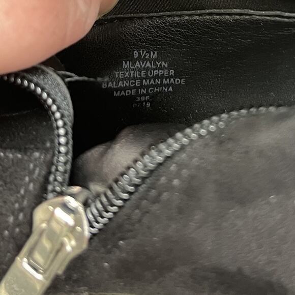 Marc Fisher Avalyn Vegan Suede Stacked Heel Booties Size 9.5 Black - Picture 5 of 5